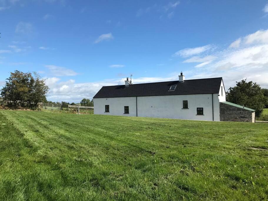 Mournes Family Cottage With Hot Tub Hilltown Exterior photo