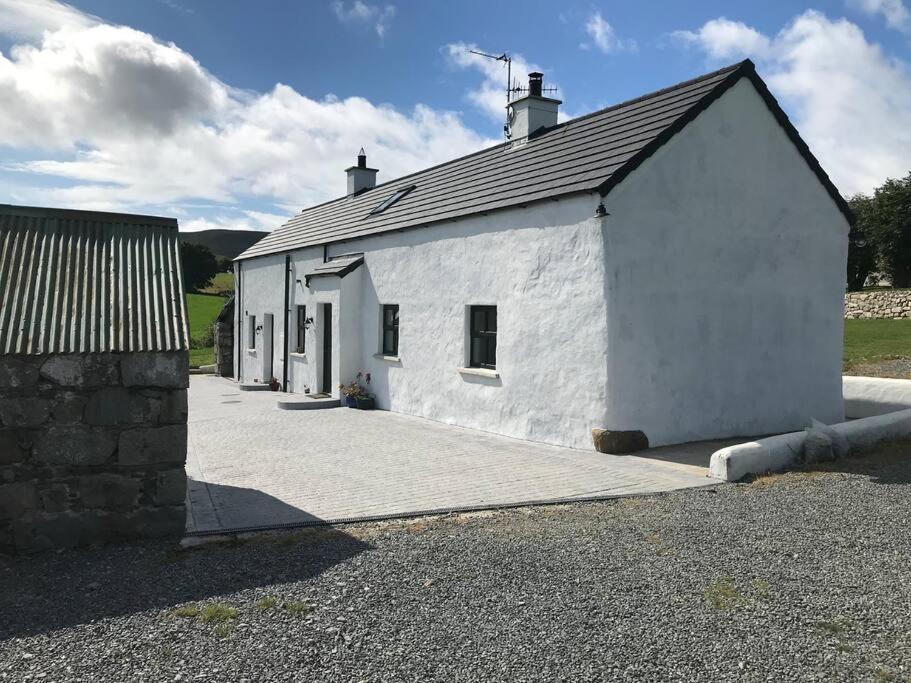 Mournes Family Cottage With Hot Tub Hilltown Exterior photo