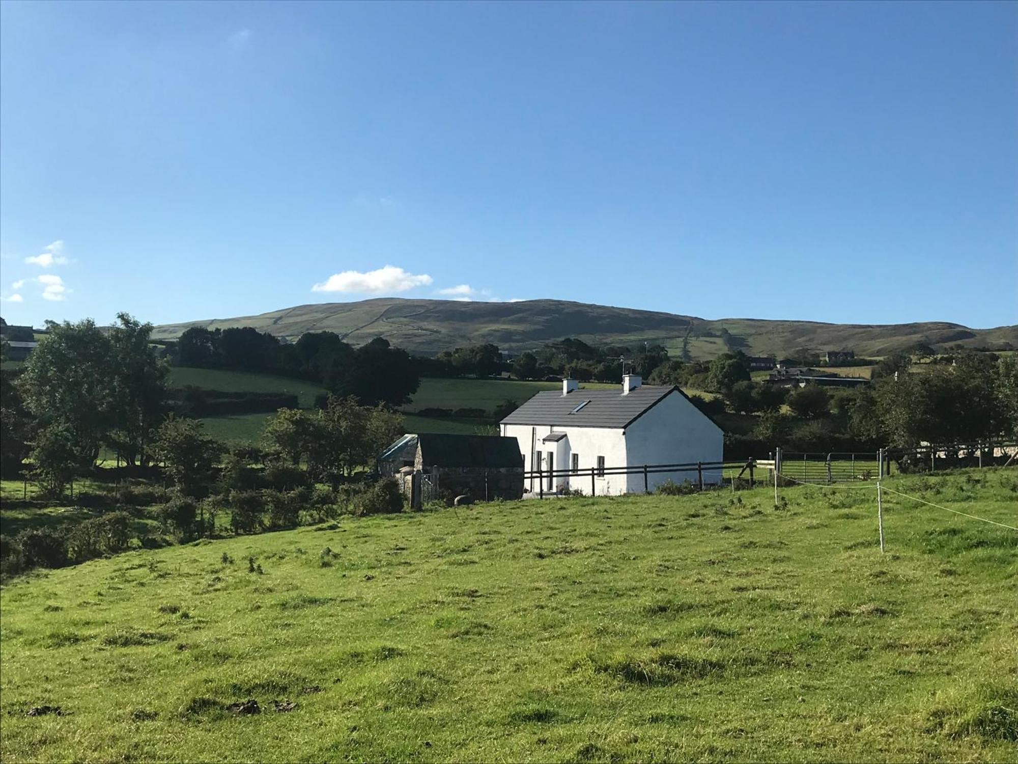 Mournes Family Cottage With Hot Tub Hilltown Exterior photo